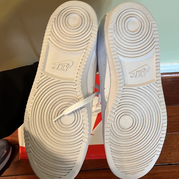 New Nike Shoes - Picture 3 of 5